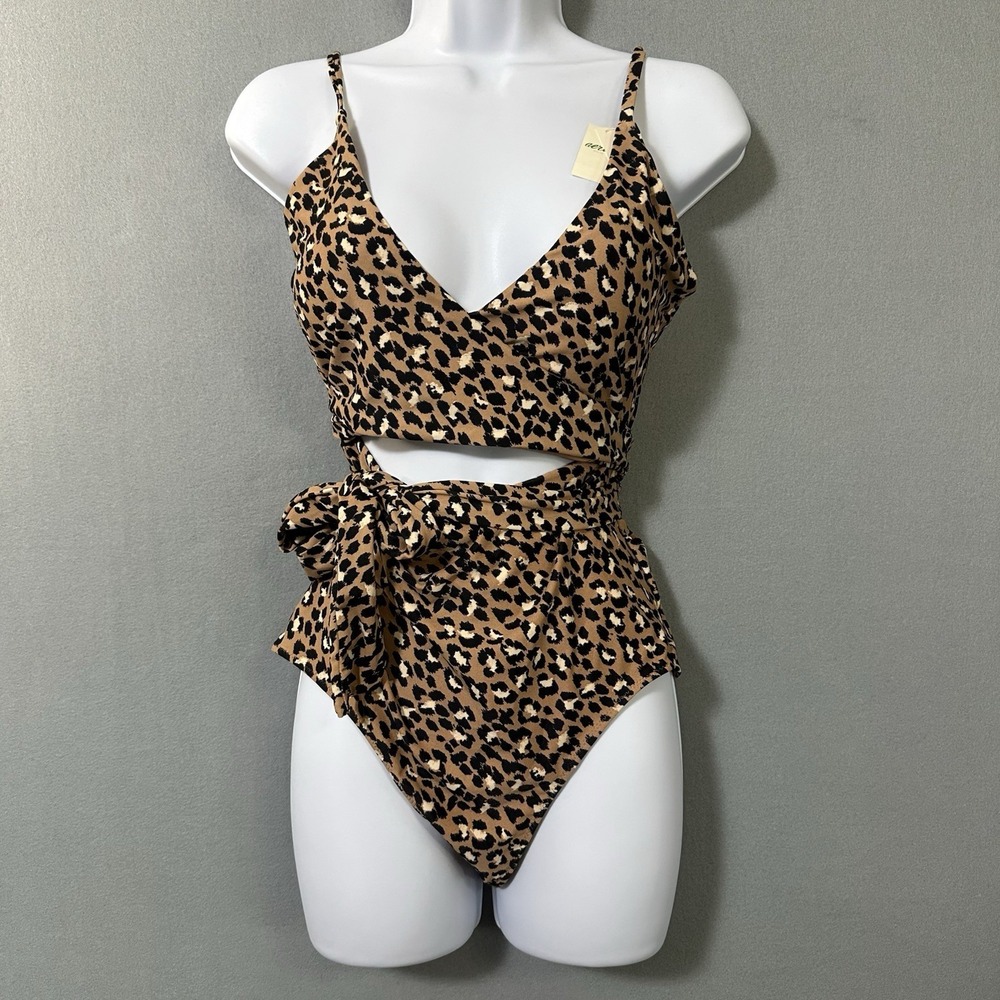 NWT Aerie Leopard One Piece Full Coverage Swimsuit Women's Medium Padded Stretch